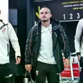 Jugadores de la banda roja, a su llegada a la capital paraguaya.