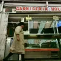Puestos casi vacíos en los mercados de la ciudad de La Paz.