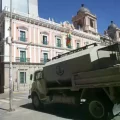 Vehículos militares en la plaza Murillo de La Paz