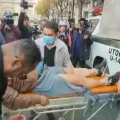 Un periodista herido por las esquirlas de un explosivo de dinamita.