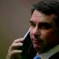 El senador Flávio Bolsonaro competirá en octubre por la presidencia de Brasil.