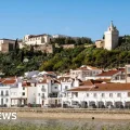 Los niños fueron encontrados por un conductor en Alcácer do Sal
