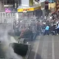 La turba de manifestantes quiso ingresar al teleférico por la fuerza