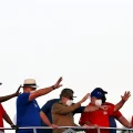 El presidente cubano, Miguel Díaz-Canel, y el expresidente Raúl Castro participan en el desfile del 1 de mayo en La Habana.