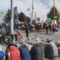 Protesta instalada este viernes en el ingreso al aeropuerto de El Alto