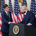 Trump saluda a Kevin Warsh en la Casa Blanca.