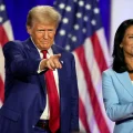 El presidente Donald Trump y Tulsi Gabbard.