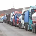 Foto ilustrativa de transportistas varados en carretera