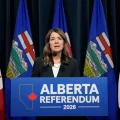 Danielle Smith anuncia la convocatoria a un referéndum en Alberta para votar su independencia de Canadá.