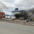 Destruyen e incendian oficinas públicas en Achica Arriba