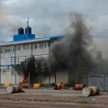 Un Punto de Inspección de la Aduana es quemado por bloqueadores en Achica Arriba