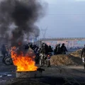 Operativo militar y policial para levantar piquetes en la ruta de El Alto a La Paz.