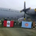 El avión Hércules de la Fuerza Aérea de Perú que transportó las 4 toneladas de alimentos de donación.