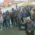 Comunarios velan al joven que murió este sábado.