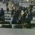 Un punto de bloqueo en La Paz, este domingo. Foto: APG