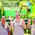 Imagen referencial de madres trabajadoras