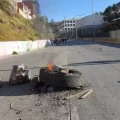 Bloqueo en la autopista, cerca al puente de la Cervecería.