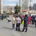 Transportistas bloquean en la zona Sur de La Paz.