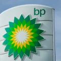Un cartel de combustible de BP se ve el martes 12 de septiembre de 2023 en Marietta, Georgia.