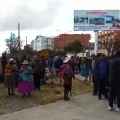 Bloqueo en la puerta del aeropuerto.