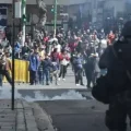 Protestas de sectores radicales que piden la renuncia del presidente Rodrigo Paz.