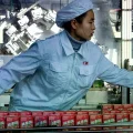 Trabajadora en una fábrica china, archivo