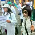 Médicos marcharon el jueves en demanda de una pausa humanitaria.