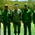 El general Francis L. Donovan, jefe del Comando Sur de EE.UU., con el jefe del Estado Mayor General de Cuba, general Roberto