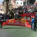 Integrantes de la Central Obrera Boliviana se manifiestan para exigir la renuncia del presidente Rodrigo Paz.