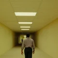 Still de la película Backrooms.
