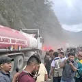 Uno de las vías interrumpidas por los bloqueos de carreteras en El Alto, medida de presión que cumple este domingo 26 días.