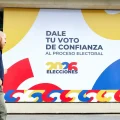 Fila de votantes en un colegio electoral de Colombia durante las presidenciales. Foto: EFE/ Carlos Ortega