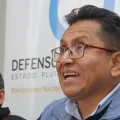 Defensor del Pueblo en conferencia de prensa.