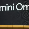 Demis Hassabis, consejero delegado de Google DeepMind, habla sobre Gemini Omni durante un evento Google I/O en Mountain View,