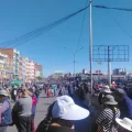 Concentración de vecinos en la ciudad de El Alto.
