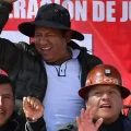 Mario Argollo de la COB con dirigentes campesinos. Foto: APG