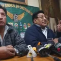 Dirigencia de los choferes en conferencia de prensa.