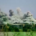 El humo se eleva desde el sur del Líbano tras los ataques israelíes, visto desde Nabatieh, Líbano, el 3 de junio de 2026.