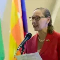 Debra Hevia deja el cargo de jefa de misión de la Embajada de EEUU en Bolivia.