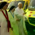 El Papa León XIV bendice las ambulancias que serán llevadas desde Barcelona a Ucrania.