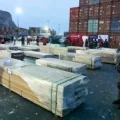 Chile intercepta 100 toneladas de droga impregnada en madera de exportación.