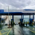 Una estación de peaje afectada por los bloqueos