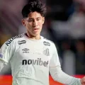 Terceros en un partido del Santos en esta temporada.
