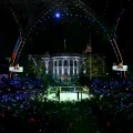 Trump, frente a frente a la imponente jaula de UFC instalada en la Casa Blanca.