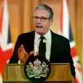 Keir Starmer este lunes durante el anuncio de las medidas.