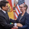 / País EEUU (inferido del texto)