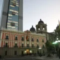 El palacio de Gobierno y La Casa Grande del Pueblo este viernes, en La Paz.