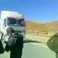 La Policía y las Fuerzas Armadas desbloquean la doble vía La Paz - Oruro
